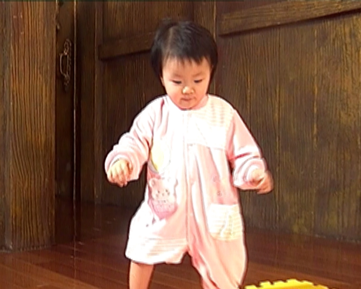 小孩在行路 小孩在行路