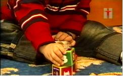 小孩在堆砌積木 小孩在堆砌積木