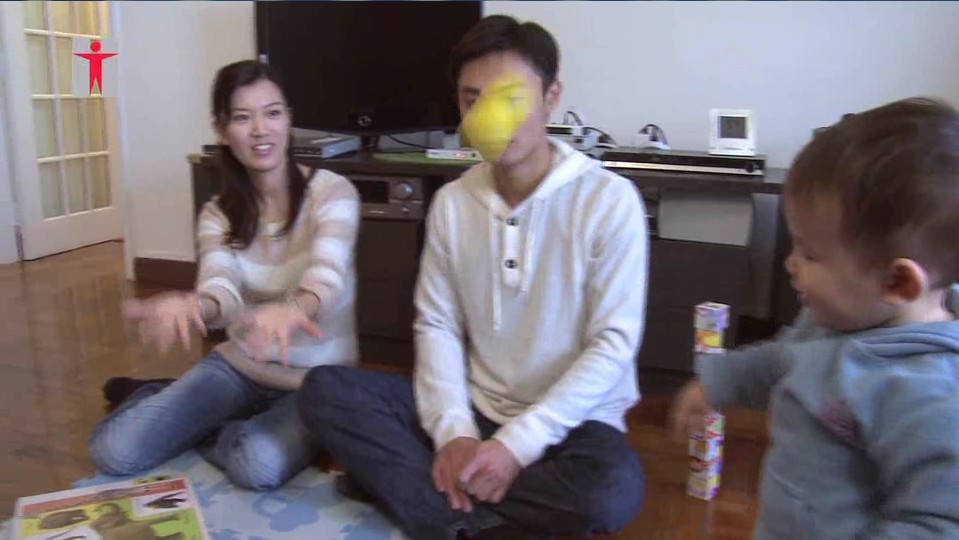 我喜歡研究,如看著膠波拋了會彈起,也試試看拋下其他物件後會否一樣 我喜歡研究,如看著膠波拋了會彈起,也試試看拋下其他物件後會否一樣